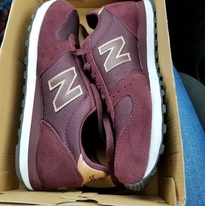 *UPDATED PICTURES* New Balance tennis shoes